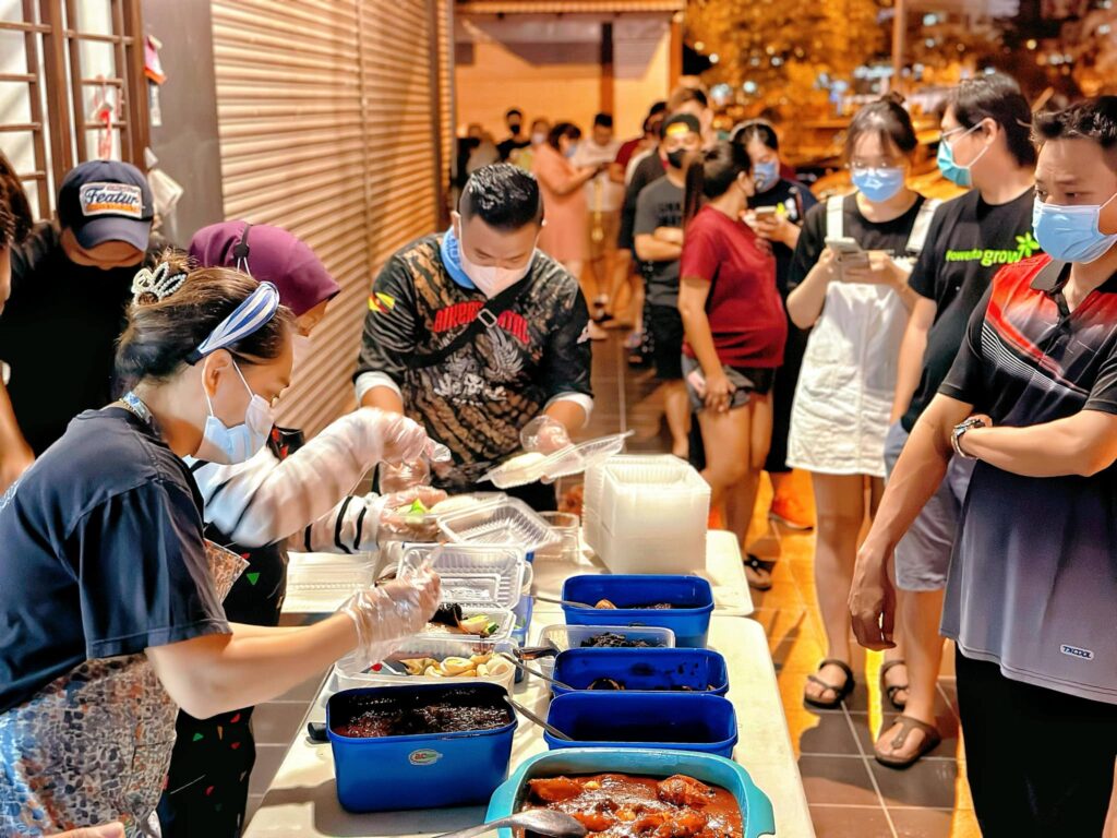 Buat Pemburu Nasi Lemak Malam, Anda Wajib Cuba Nasi Lemak Mak Wan Di TT3 Kuching