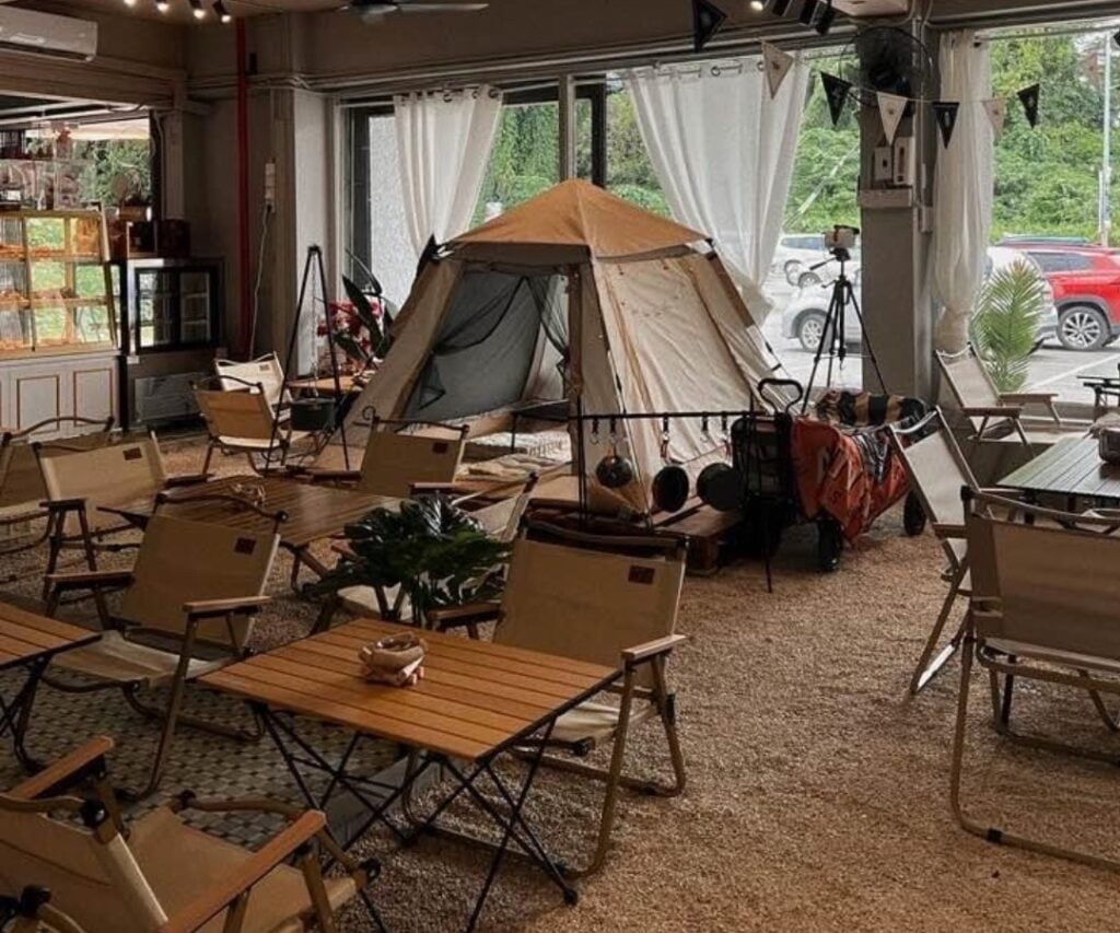 Berkhemah Dalam Kafe, Gaya Terbaru Dari Healers’ Cafe Di Kuching Yang Patut Anda Kunjungi