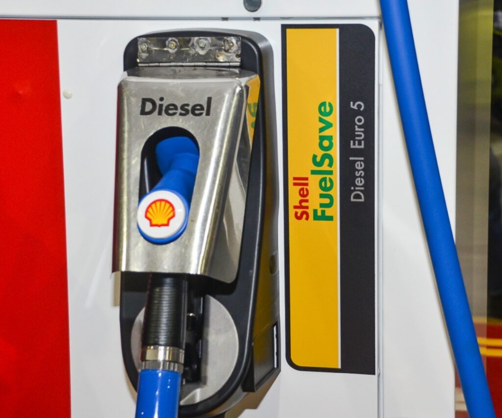 Kerap Tiada Bekalan, 2 Individu Ditahan Kerana Memiliki 8,000 Liter Diesel Secara Haram Di Miri