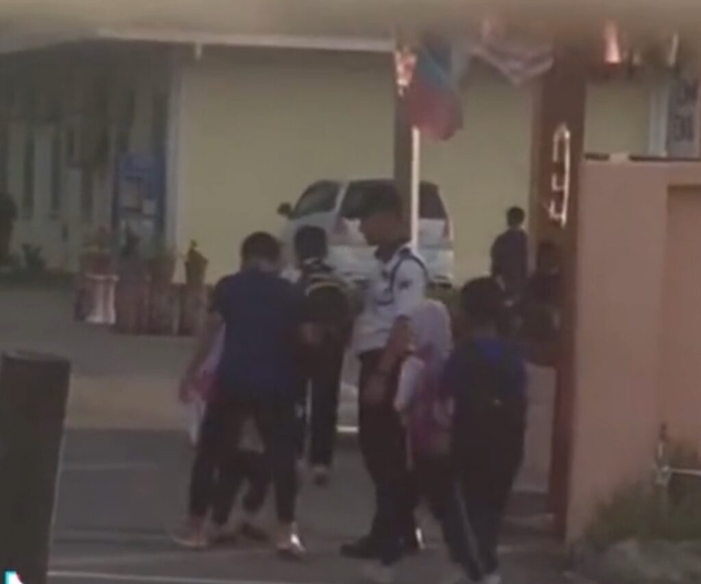 Video TikTok Pelajar Sekolah Di Keningau Menyantuni Pengawal Keselamatan Dapat Pujian Netizen