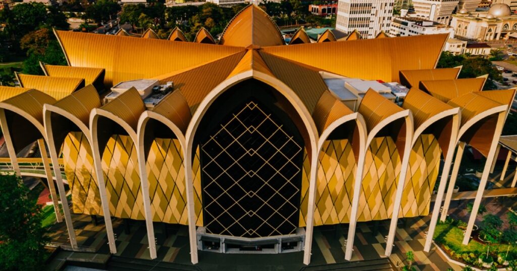 Ketahui 6 Mercu Tanda Khas Yang Melambangkan Sarawak Selain Burung Kenyalang