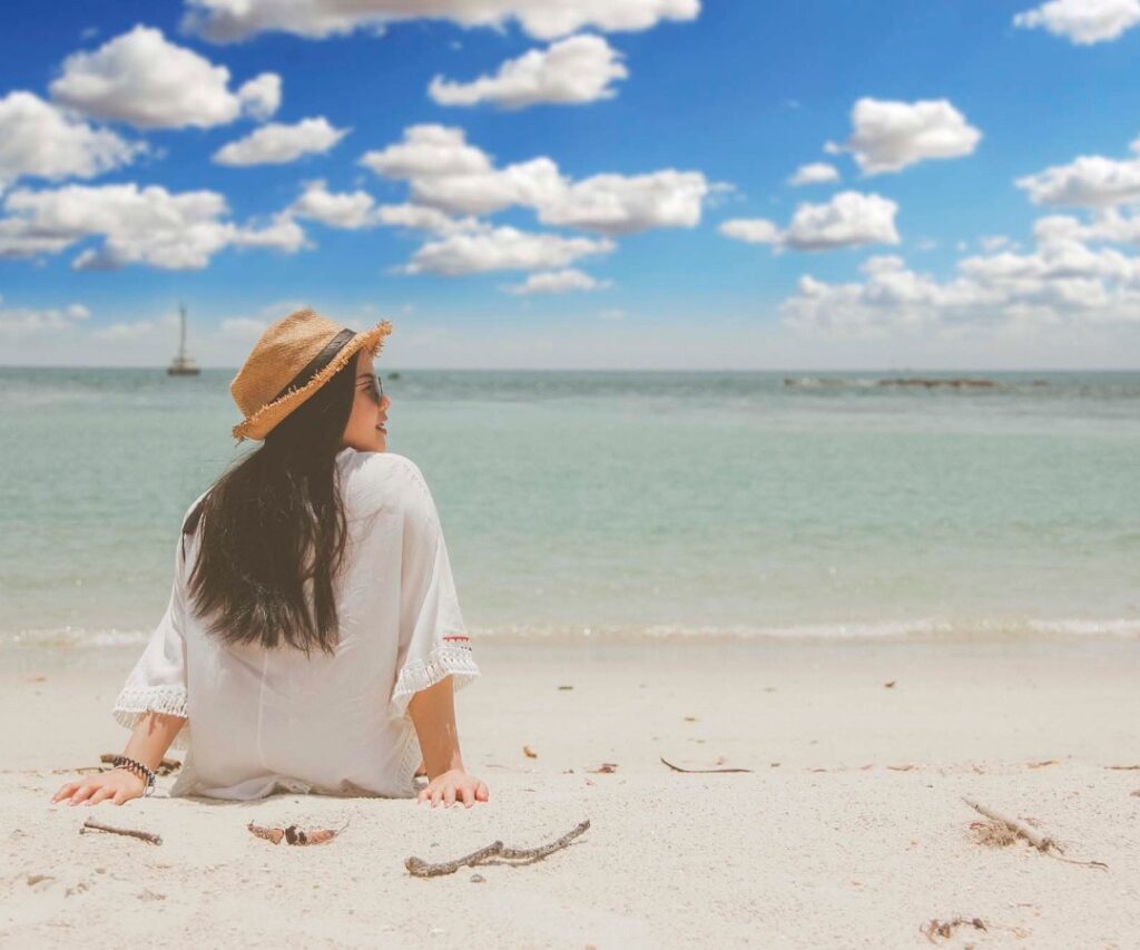 Tular Gelagat Lelaki Menyanyi Di Pantai Bintulu Buat Netizen Berdekah