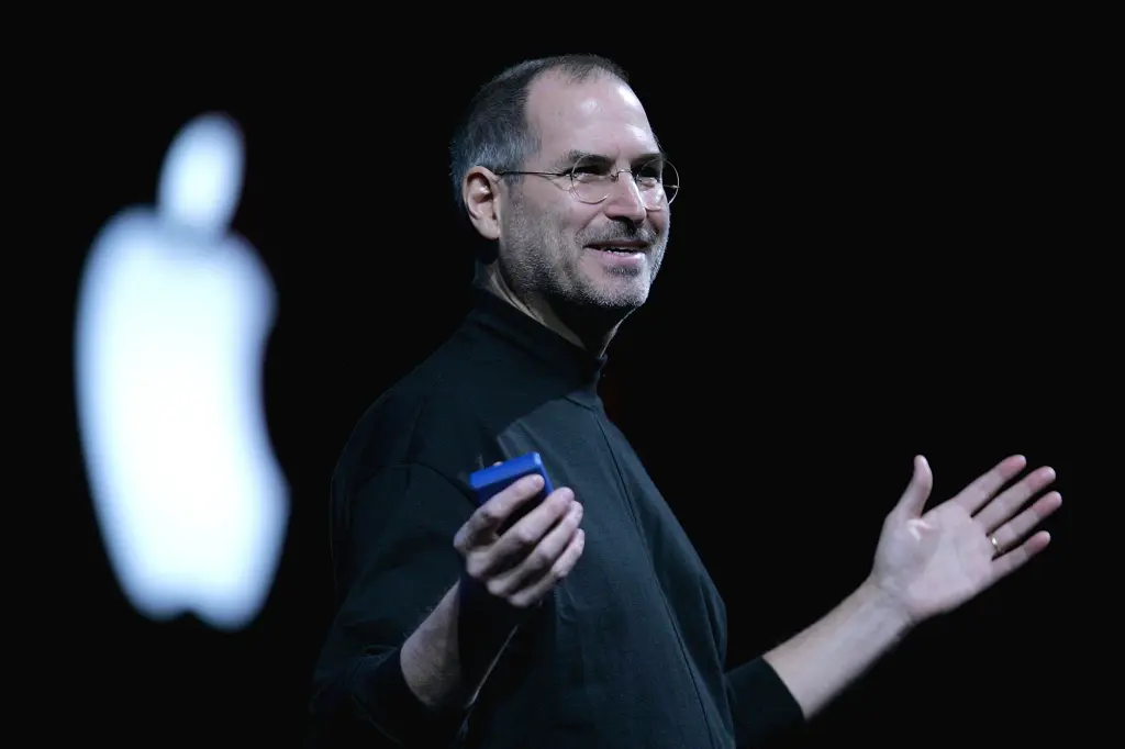 Tular Selipar Terpakai Milik Pengasas Apple Dilelong Hampir 1 Juta