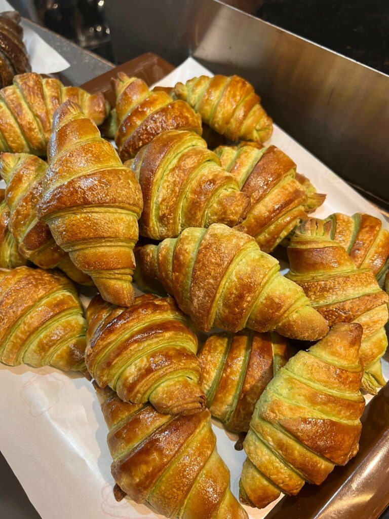 Dari Manis Ke Savuri, Anda Wajib Cuba Pelbagai Jenis Croissant Di Aeon Mall Kuching