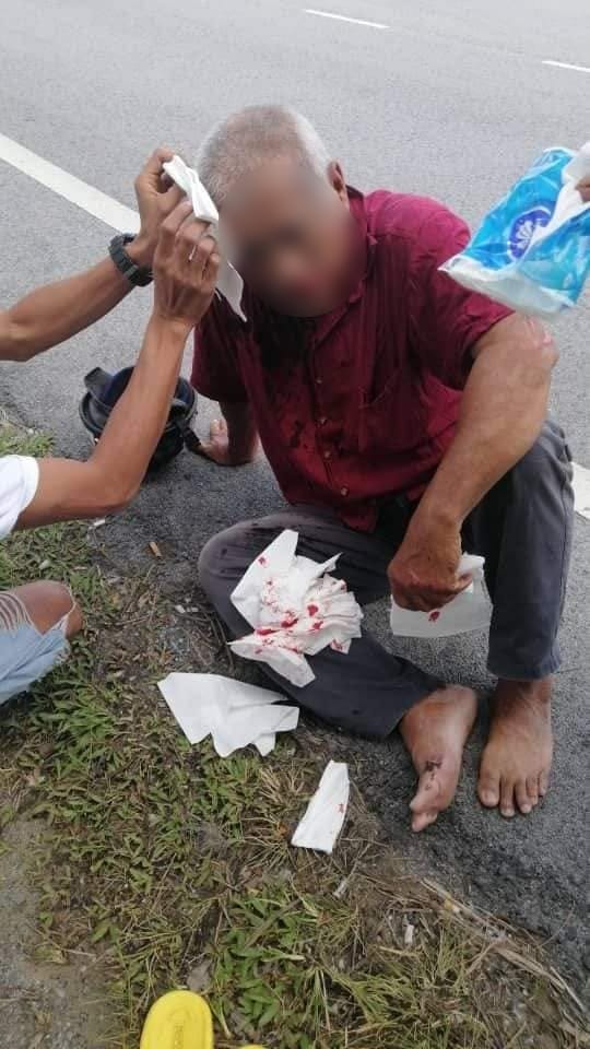Kes Langgar Lari Warga Emas Di Kuching, Netizen Mohon Kerjasama Kesan Proton Wira Merah