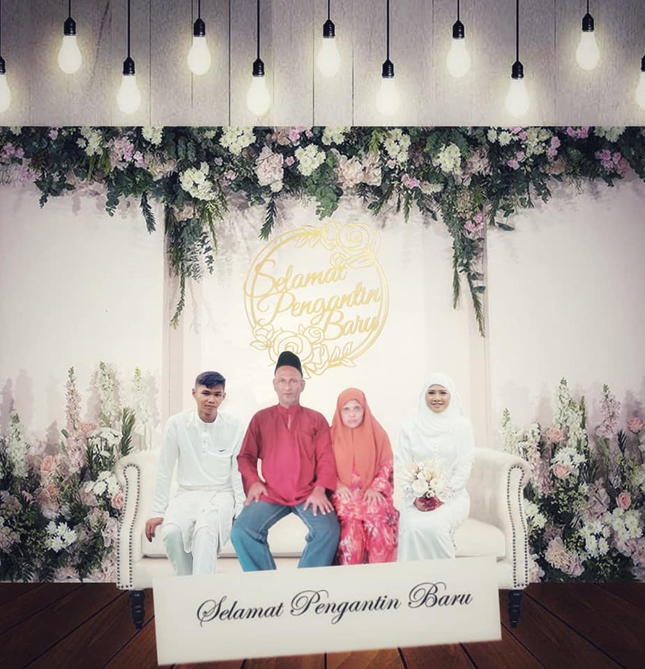 Wanita Dari Kuching Ini Gembira Netizen Edit Gambar Kahwin Bersama Arwah Ibu