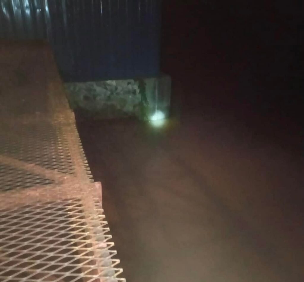 Air Berkelodak Dan Berpasir, Lundu Alami Masalah Bekalan Air Bersih Sejak Semalam