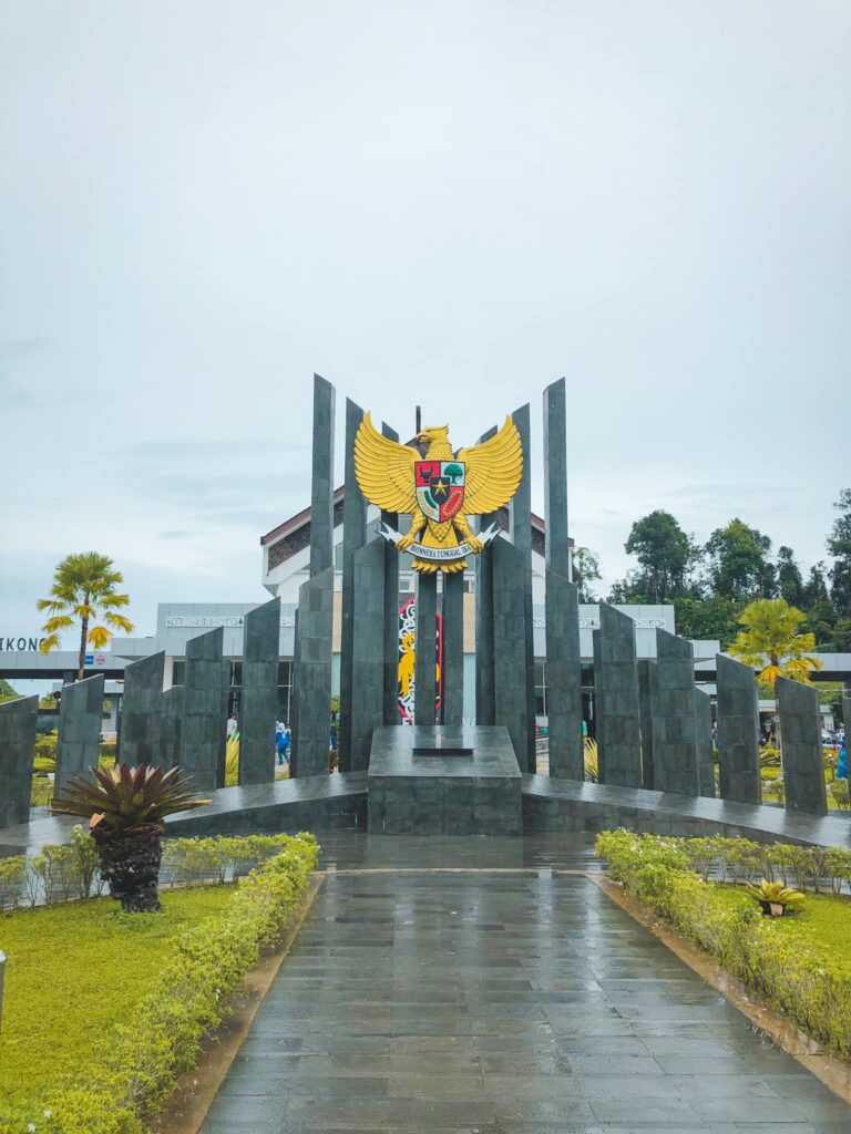 Liburan Ke Kalimantan Barat, Lelaki Ini Kongsi Panduan Bawa Kereta Sendiri Berserta Tips Memandu