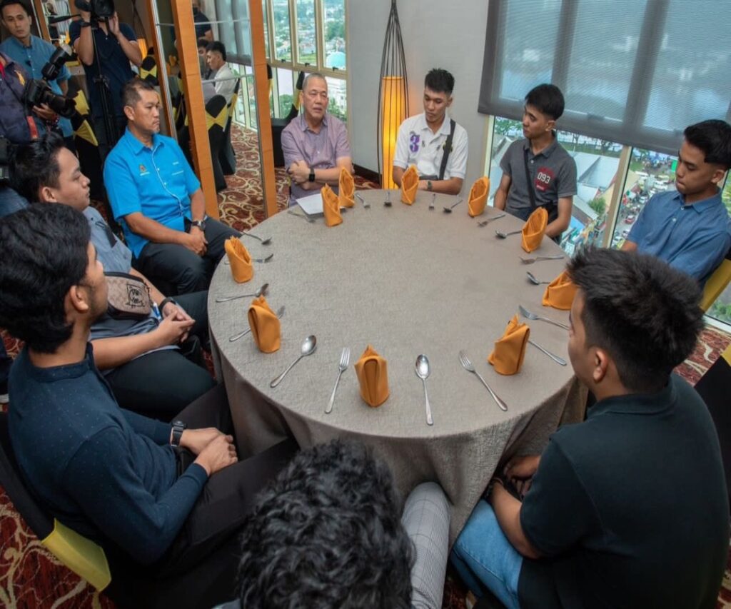 7 Mangsa Sindiket Kerja Di UAE Berjaya Pulang Ke Sarawak Lepas 3 Bulan Terkandas.