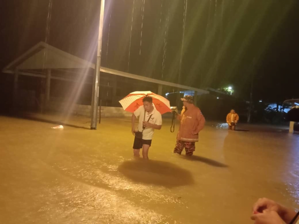 Hujan Lebat Berterusan, Beberapa Kawasan Di Sarawak Dikhuatiri Banjir
