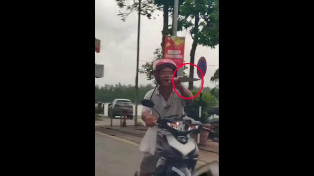 Mengamuk Sambil Hayun Pisau Di Tempat Awam, Polis Cekup Suspek 50-an Di Sibu