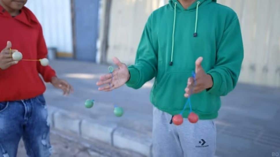 Boleh Menyebabkan Kecederaan, Ibu Bapa Dinasihatkan Untuk Pantau Anak Bermain Lato-Lato