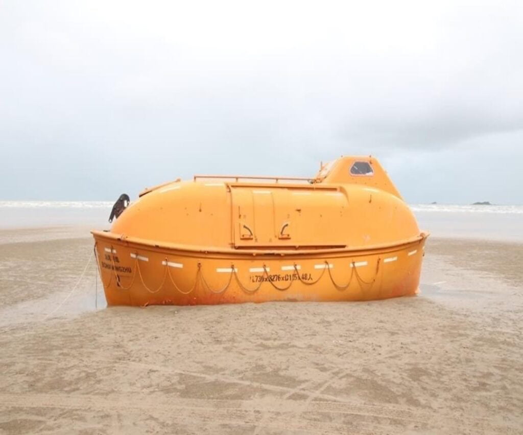 Mungkin Milik Kargo China, Misteri Bot Penyelamat Di Pantai Trombol Hampir Terungkai