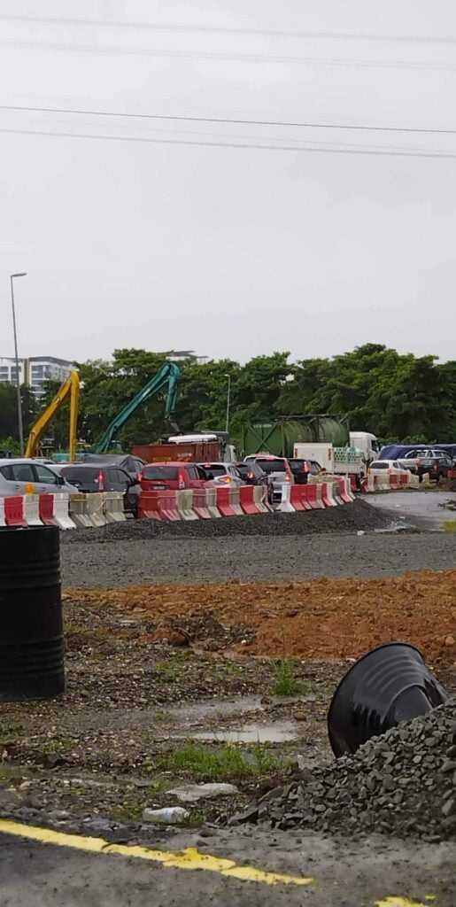 3 Jam Tersangkut, Netizen Desak Projek Lampu Isyarat Jalan Kuching-Samarahan Disegerakan