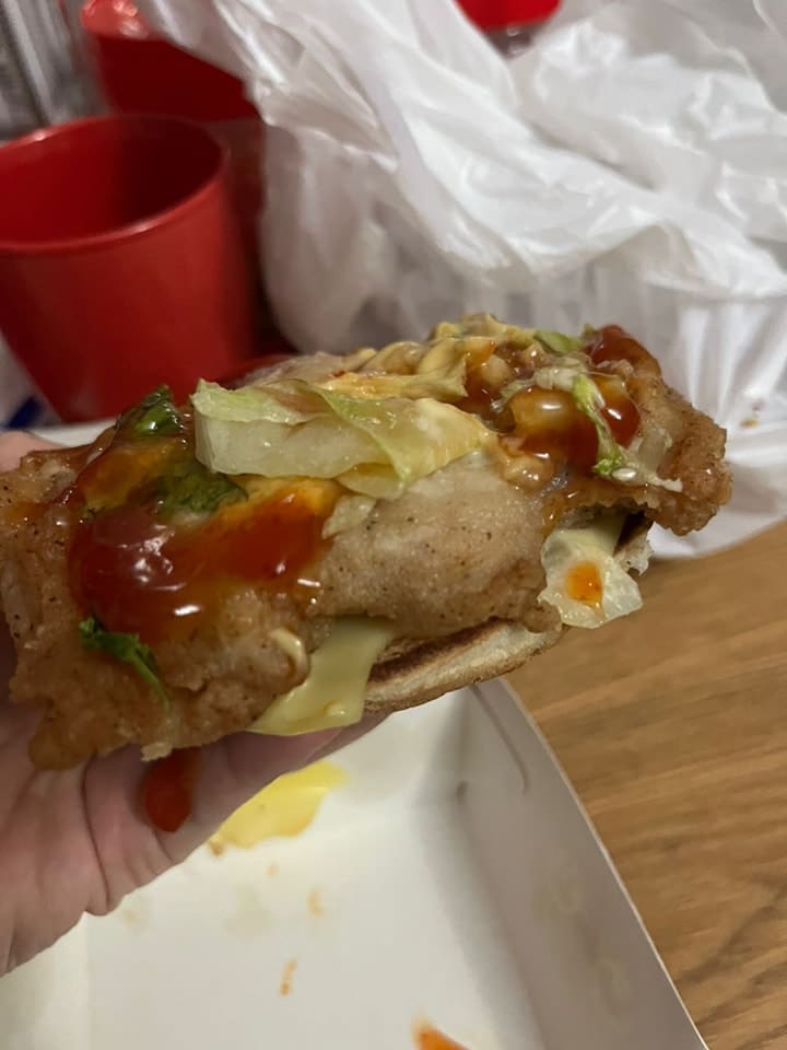 Pelanggan Kecewa Restoran Francais Terkenal Hidang Burger Berkulat Dan Ayam Goreng Mentah