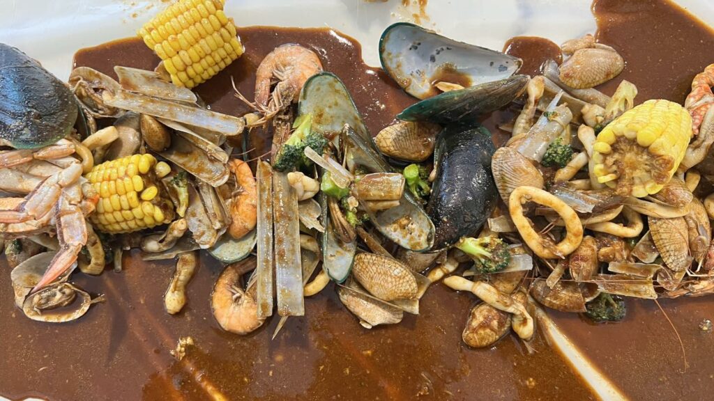 Baru Saja Dibuka, Anda Wajib Cuba Aneka Ikan Bakar Atok Otan Di Metrocity Ini