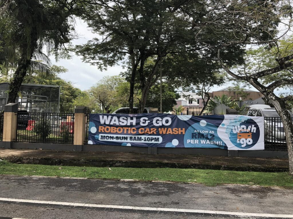 Serendah RM12, Kini Anda Boleh Drivethru Cuci Kereta Guna Robotic Carwash Di Stampark Kuching