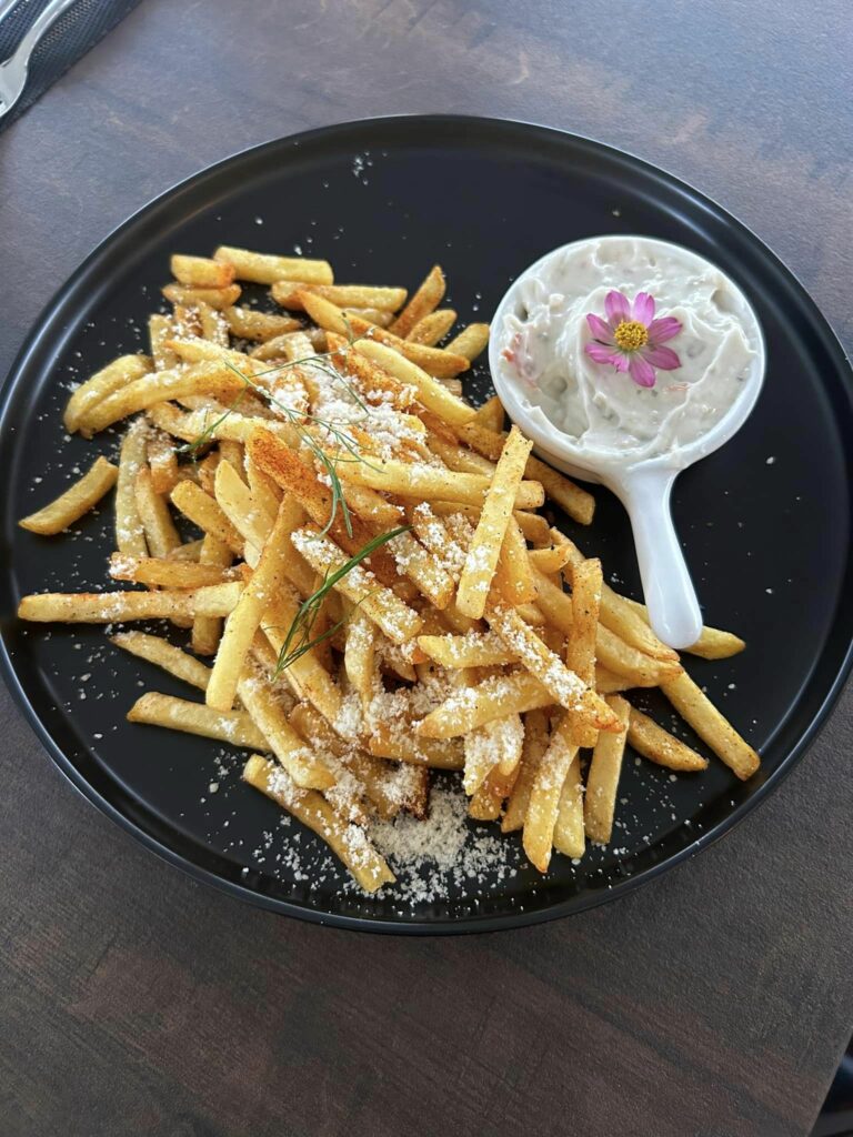 Ala-Ala Fine Dining, 46 Kafe D Boyan Ini Tawar Makanan Enak Serta Pemandangan Indah Kuching