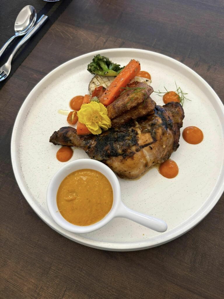 Ala-Ala Fine Dining, 46 Kafe D Boyan Ini Tawar Makanan Enak Serta Pemandangan Indah Kuching