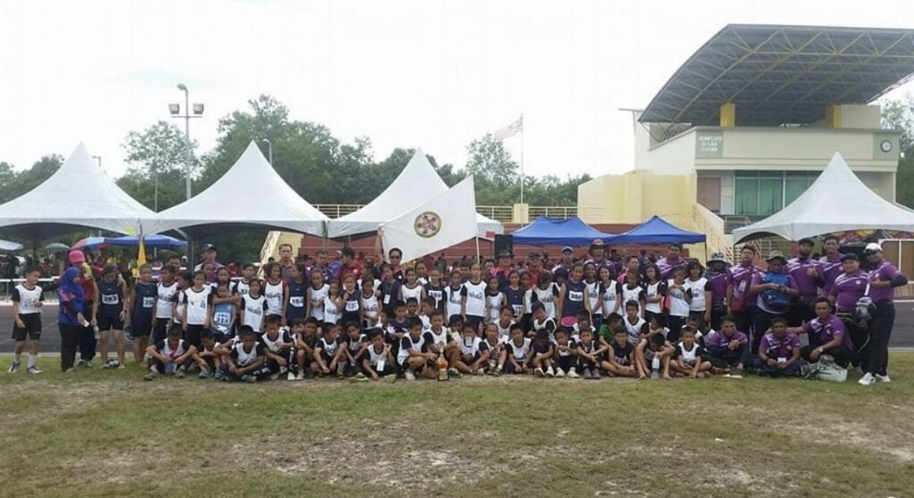 Dapat Posting Ke Baram, Cikgu Ini Ceritakan Pengalaman Mengajar Di Pedalaman Sarawak