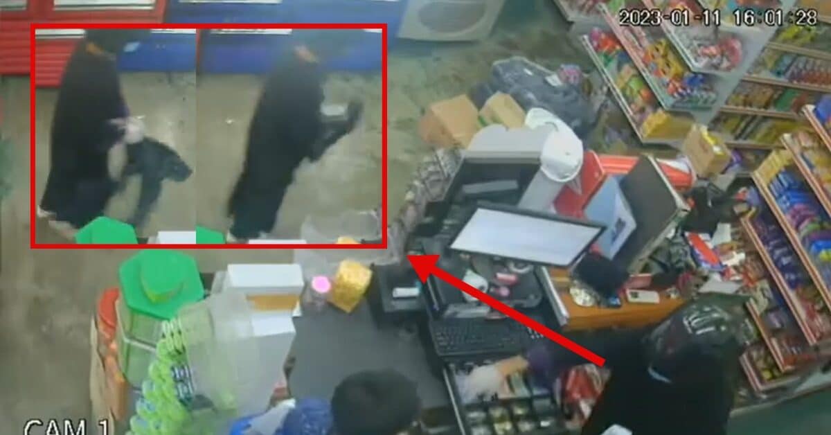 Rompak Kedai 24 Jam Di Matang, Perompak Berjubah Bersenjatakan Parang Sempat Dirakam CCTV