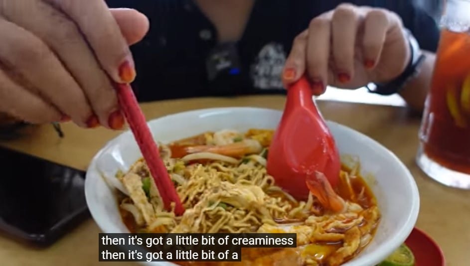 Habiskan Semangkuk Laksa Sarawak, Youtuber Dari UK Ini Akui Kelazatan 'Breakfast Of The God' Ini