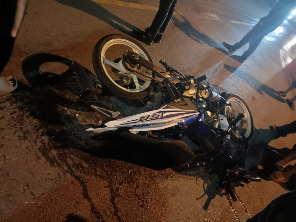 Polis Maut Dalam Kemalangan Melibatkan Motosikal Dan Kereta Di Kota Samarahan