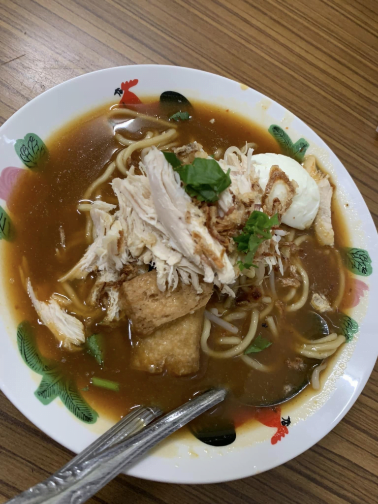 Hing Chuong Cafe Di Sarikei Ini Menyediakan Laksa Sarawak Enak Kegemaran Penduduk Tempatan