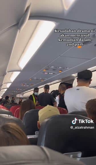 Buat Kecoh Sampai Flight Kena Delay, Lelaki Sempat Rakam 'Drama' Ketika Dalam Penerbangan