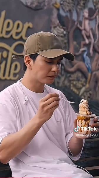 Buat Rancangan Realiti Di Kuching, Yoo Seung Ho Jatuh Cinta Dengan Aiskrim Gula Apong
