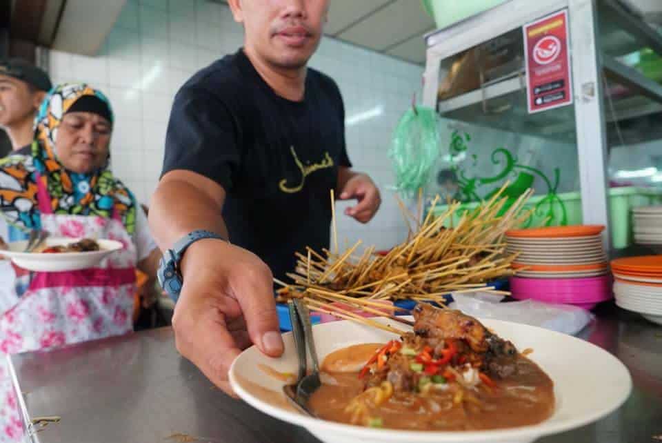 Legend Di Kuching, Mi Jawa Rabak Ini Jadi Menu 'Breakfast' Kegemaran Penduduk Tempatan