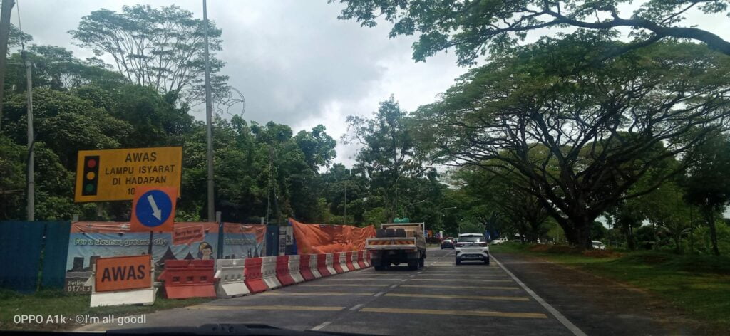 Bertahun Terabai, Netizen Kecewa Lihat Keadaan 'Projek Terbengkalai' Di Jalan Depo Kuching