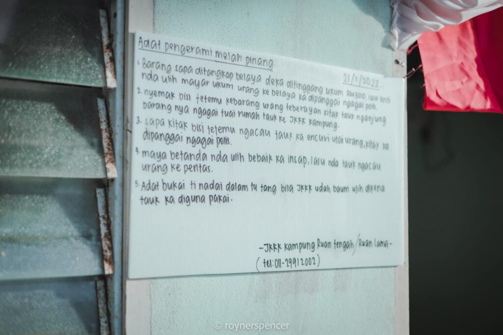 Sempoi Satu Family Guna Baju Sekolah, Perkahwinan Pasangan Iban Ini Raih Perhatian Netizen