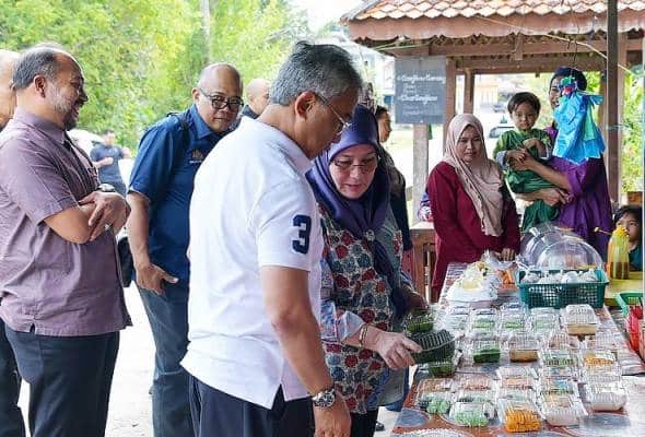 YDP Agong 'Mengidam' Mahu Memandu Di Lebuh Raya Pan Borneo Santuni Rakyat Sabah Sarawak