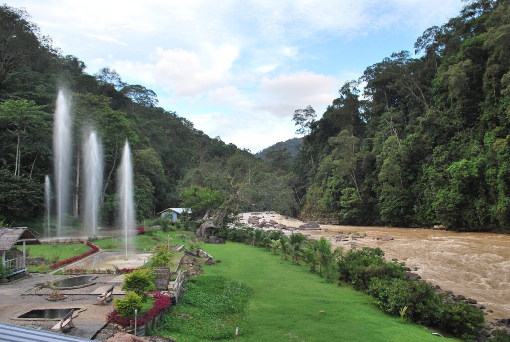 Sesuai Untuk Relax Dan Chill, Ketahui 4 Hotspring Yang Popular Di Sarawak