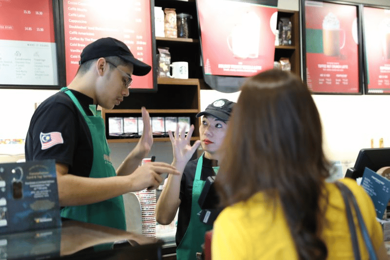 Terbaik, Starbuck Buka Cawangan Pertama Guna Bahasa Isyarat Di Vivacity Kuching