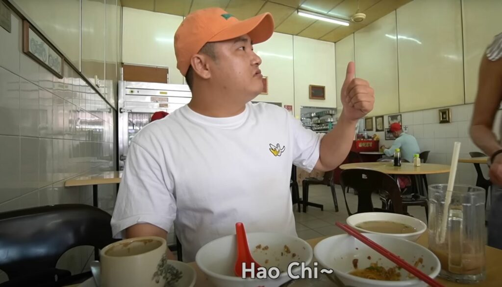 2 Mangkuk Habis, Youtuber Dari Korea Ini Kagum Dengan Keenakan Mi Kolo Di Sarawak