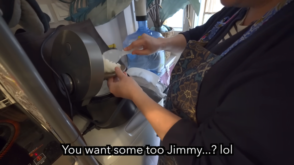 Jatuh Cinta Dengan Rasa Belacan, Youtuber Jepun Ini Malah Cipta Resipi 'Belacan Onigiri'