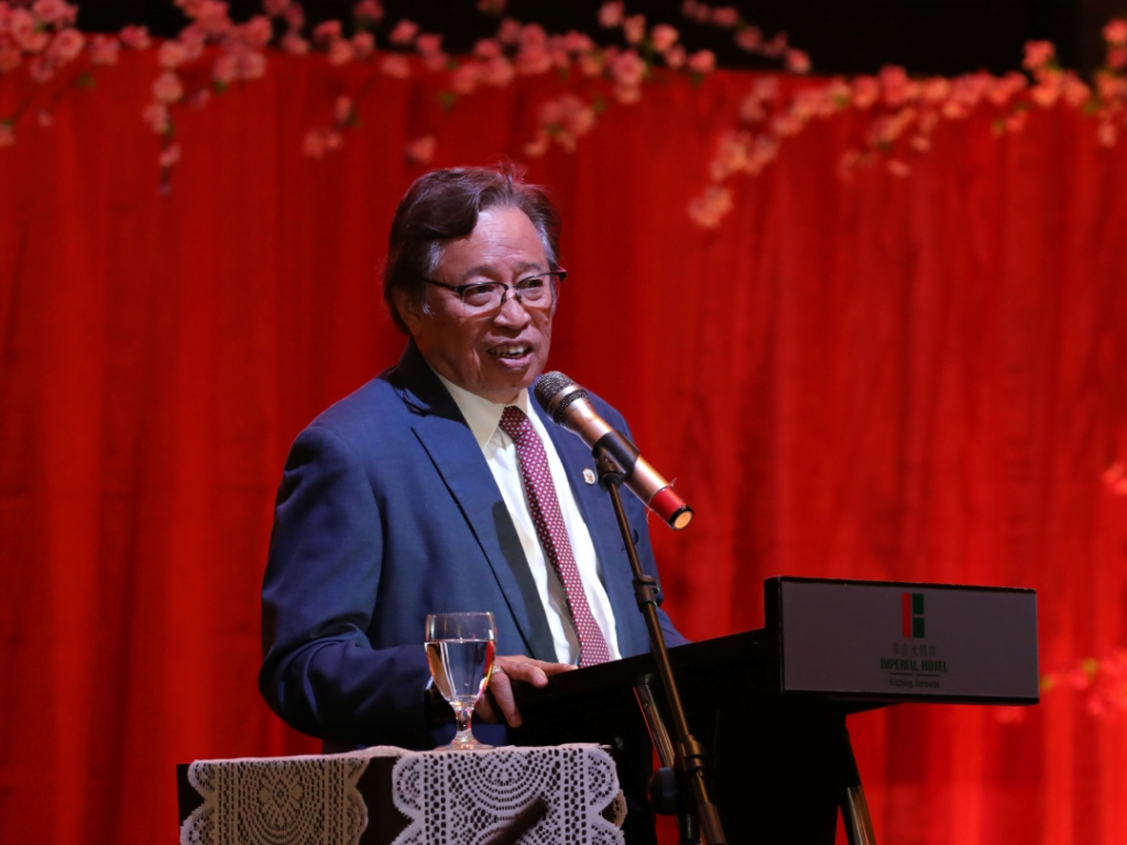 Abang Jo: Batal Cukai Tayar, Kerajaan Sarawak Cadang Guna Tayar Lama Untuk Perbaiki Jalan