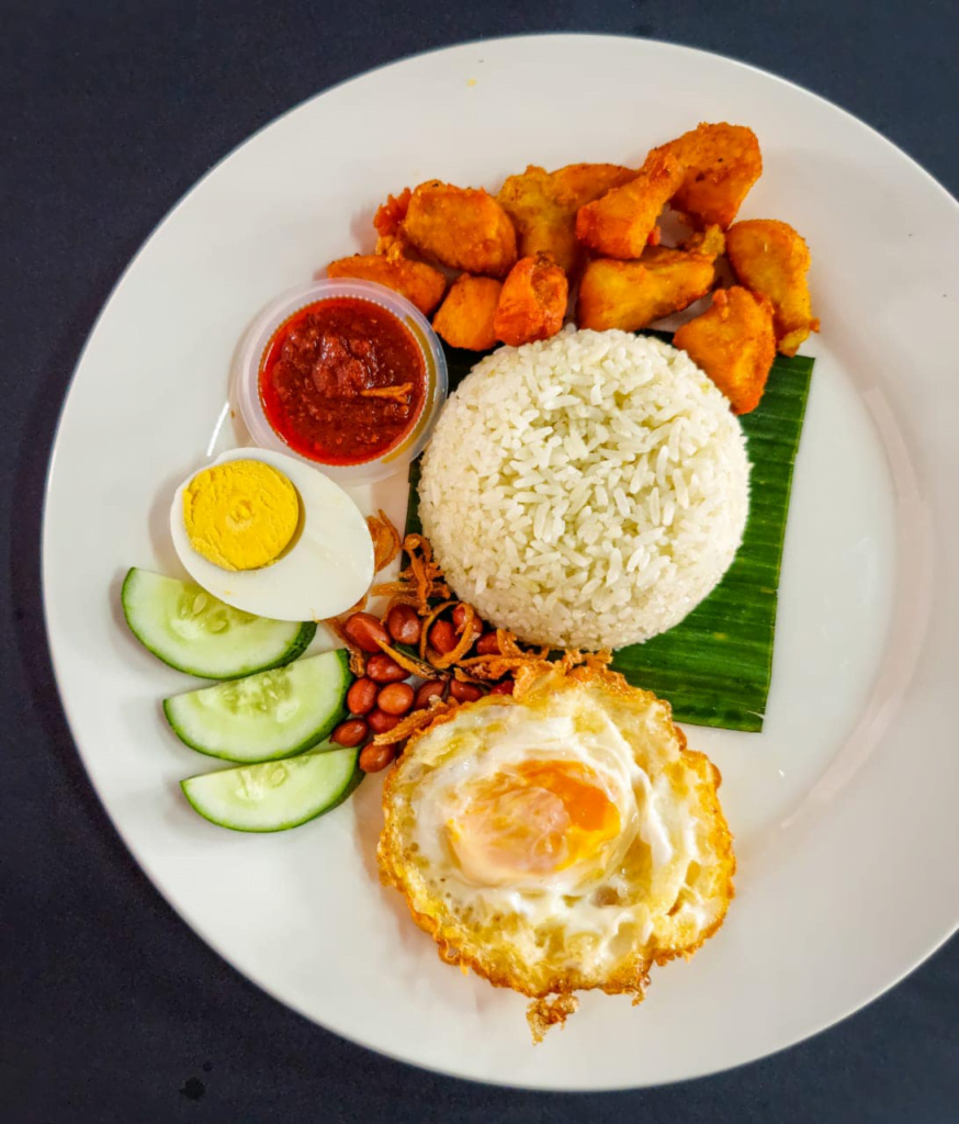 Kopitiam Best Di Kuching, Nikmati Pelbagai Menu Sarapan Pagi Menarik Di Udin, Atai & Chong