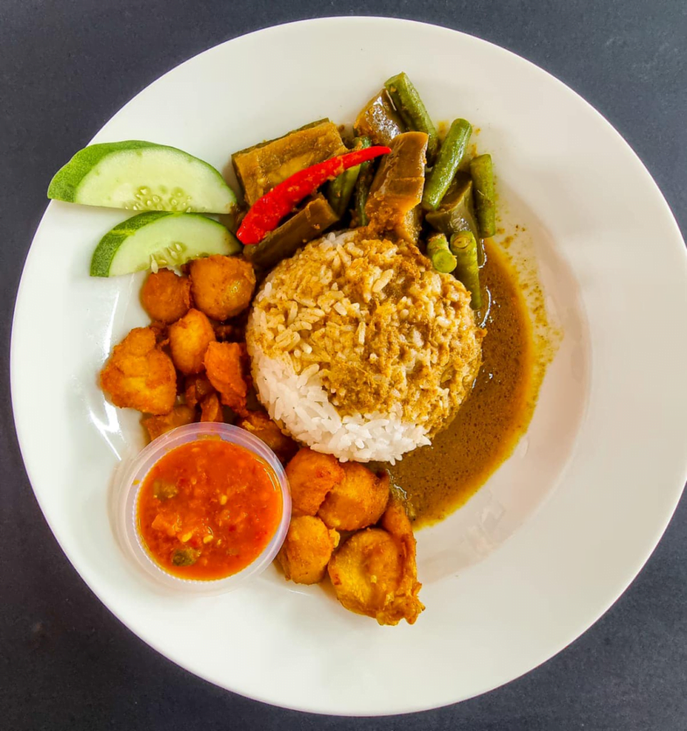Kopitiam Best Di Kuching, Nikmati Pelbagai Menu Sarapan Pagi Menarik Di Udin, Atai & Chong