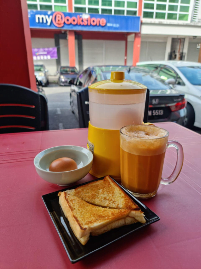 Kopitiam Best Di Kuching, Nikmati Pelbagai Menu Sarapan Pagi Menarik Di Udin, Atai & Chong
