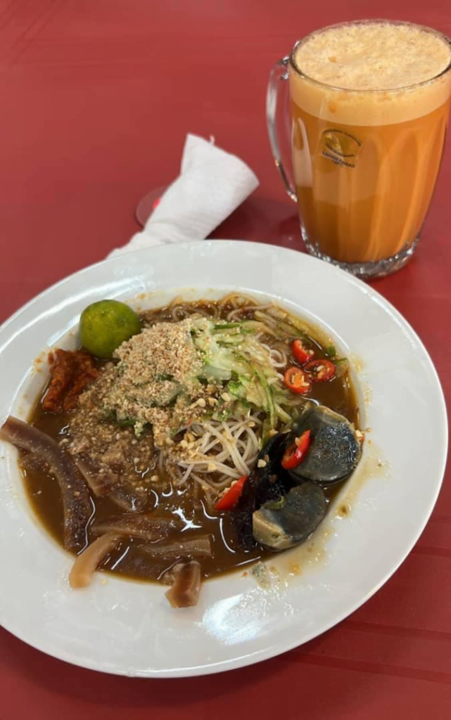 Kopitiam Best Di Kuching, Nikmati Pelbagai Menu Sarapan Pagi Menarik Di Udin, Atai & Chong