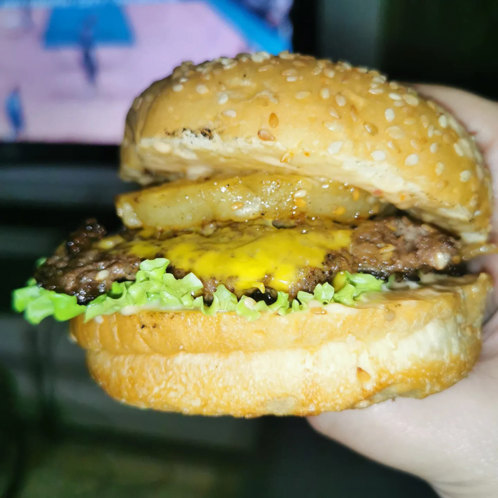 Daging Juicy Dan Padat, Nikmati Kelazatan Burger Padu Di Mr P Smashed Burger Kuching