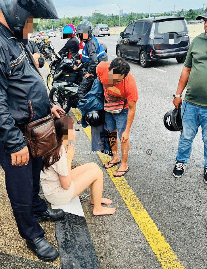 Tular Gambar Wanita Berjalan Tanpa Selipar Di Jalan Tol Kuching, Netizen Luah Kerisauan