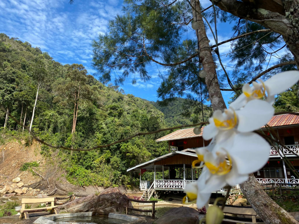 Sesuai Untuk Relax Dan Chill, Ketahui 4 Hotspring Yang Popular Di Sarawak