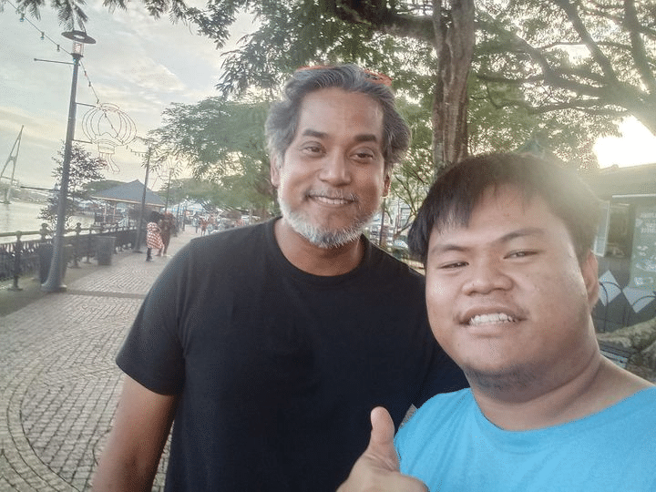 Kini Di Kuching, Ramai Muat Naik Gambar Terserempak Dengan KJ