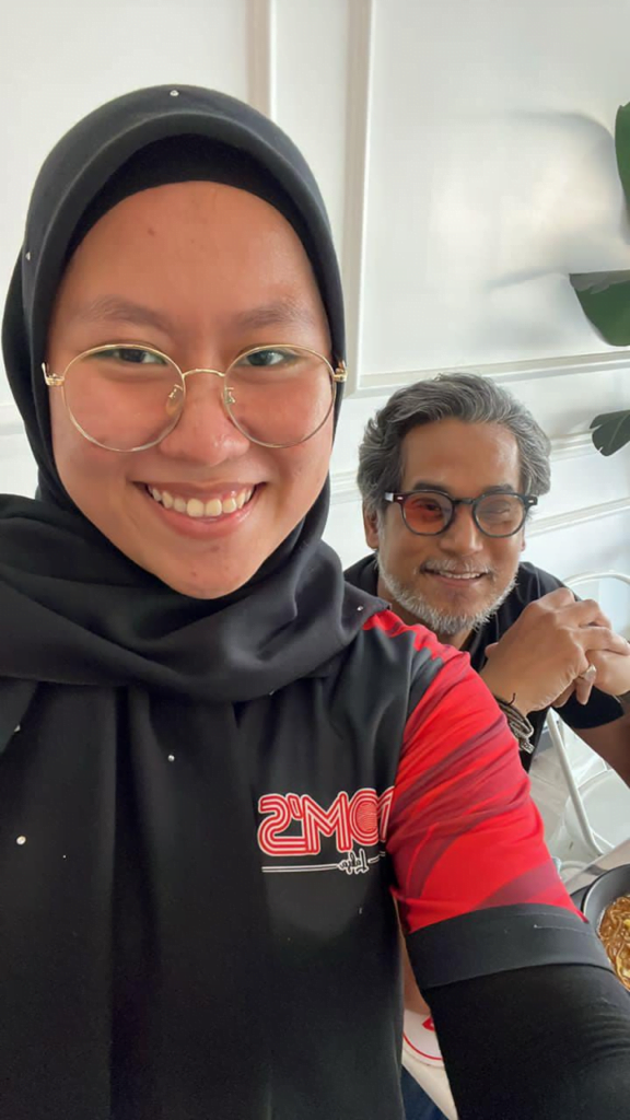Kini Di Kuching, Ramai Muat Naik Gambar Terserempak Dengan KJ