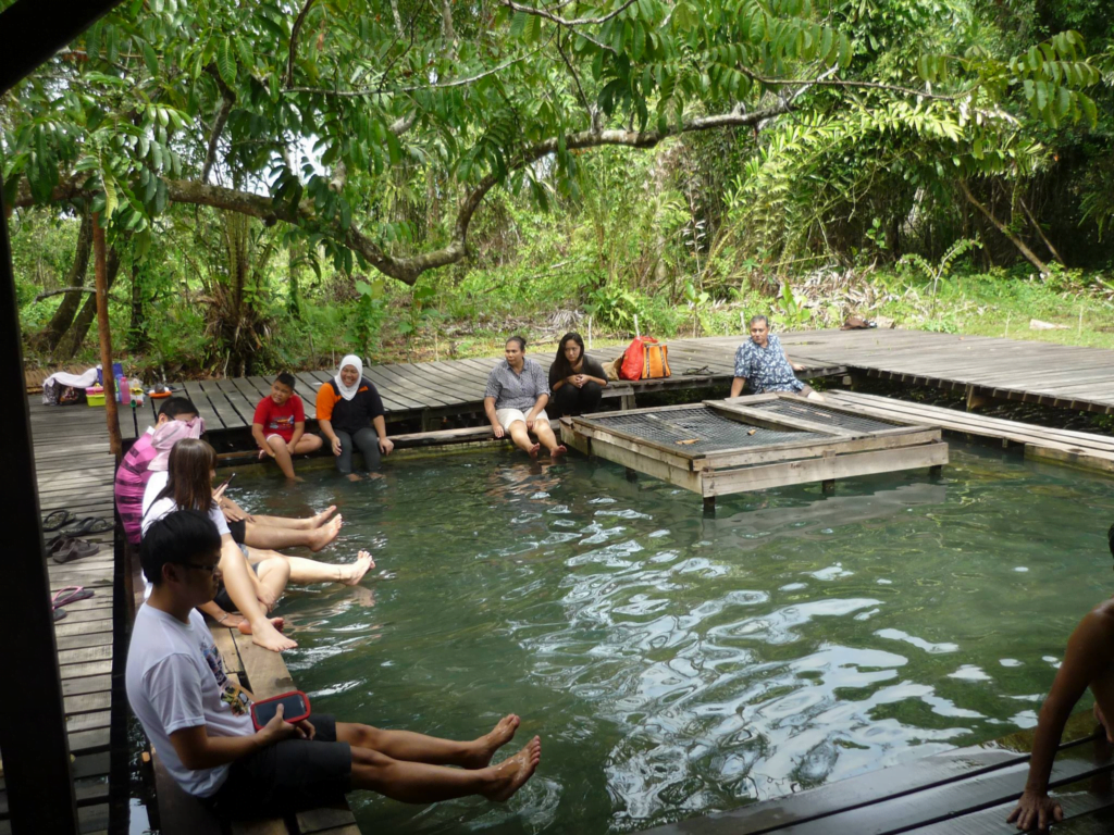 Sesuai Untuk Relax Dan Chill, Ketahui 4 Hotspring Yang Popular Di Sarawak