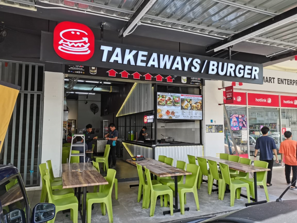 Buka Cawangan Baru, Takeaways Burger Bagi 100 Beef Cheese Burger Percuma Bermula Hari Ini